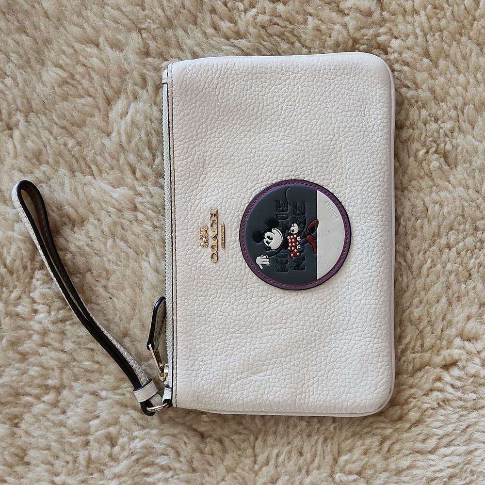 Adorable Coach Disney X Minnie Mouse Cream Wristlet ❤️🐭 - Picture 1 of 12